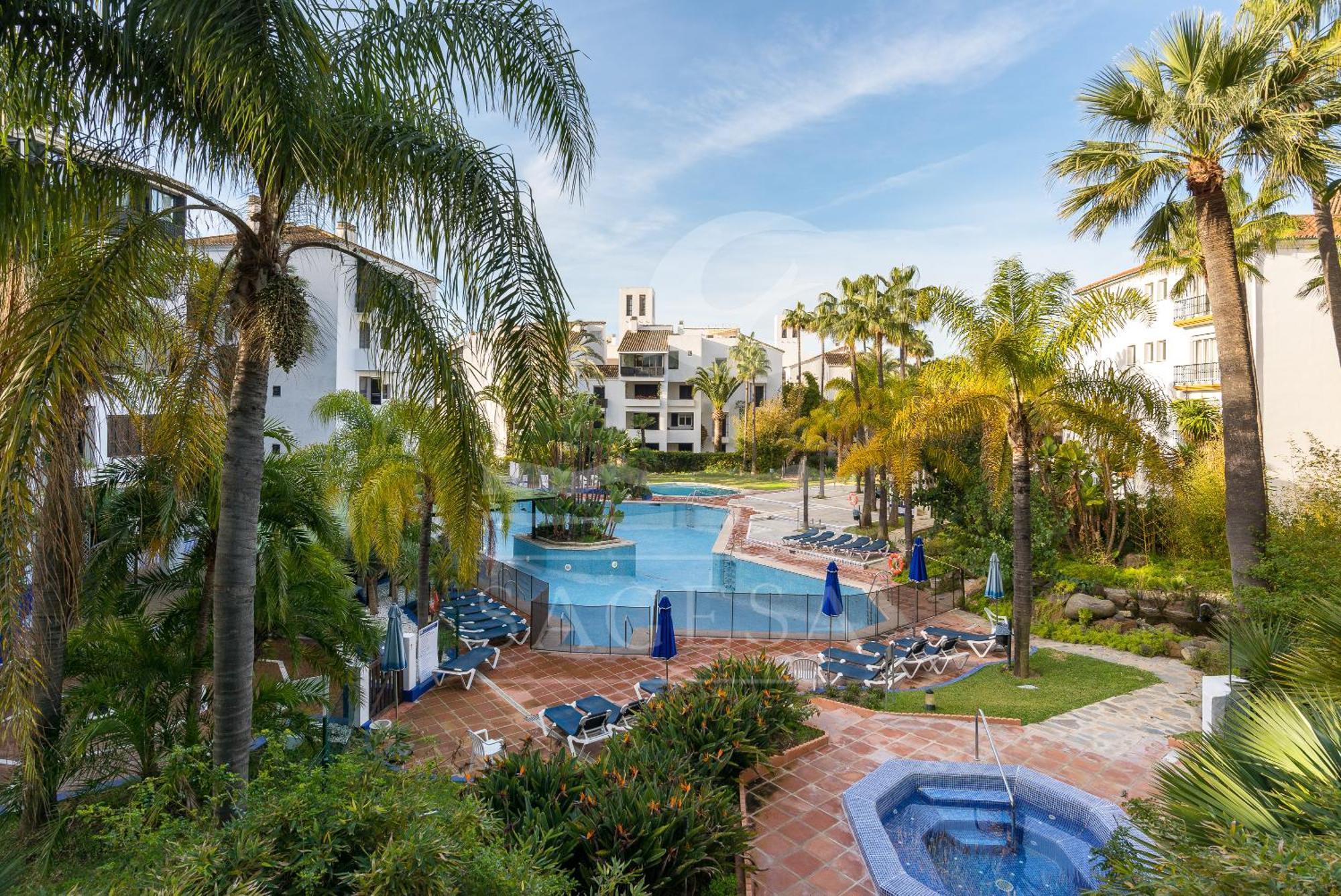 1015 - Jardines Golondrinas - Three Bedrooms Apartment Lake View Marbella Exterior photo