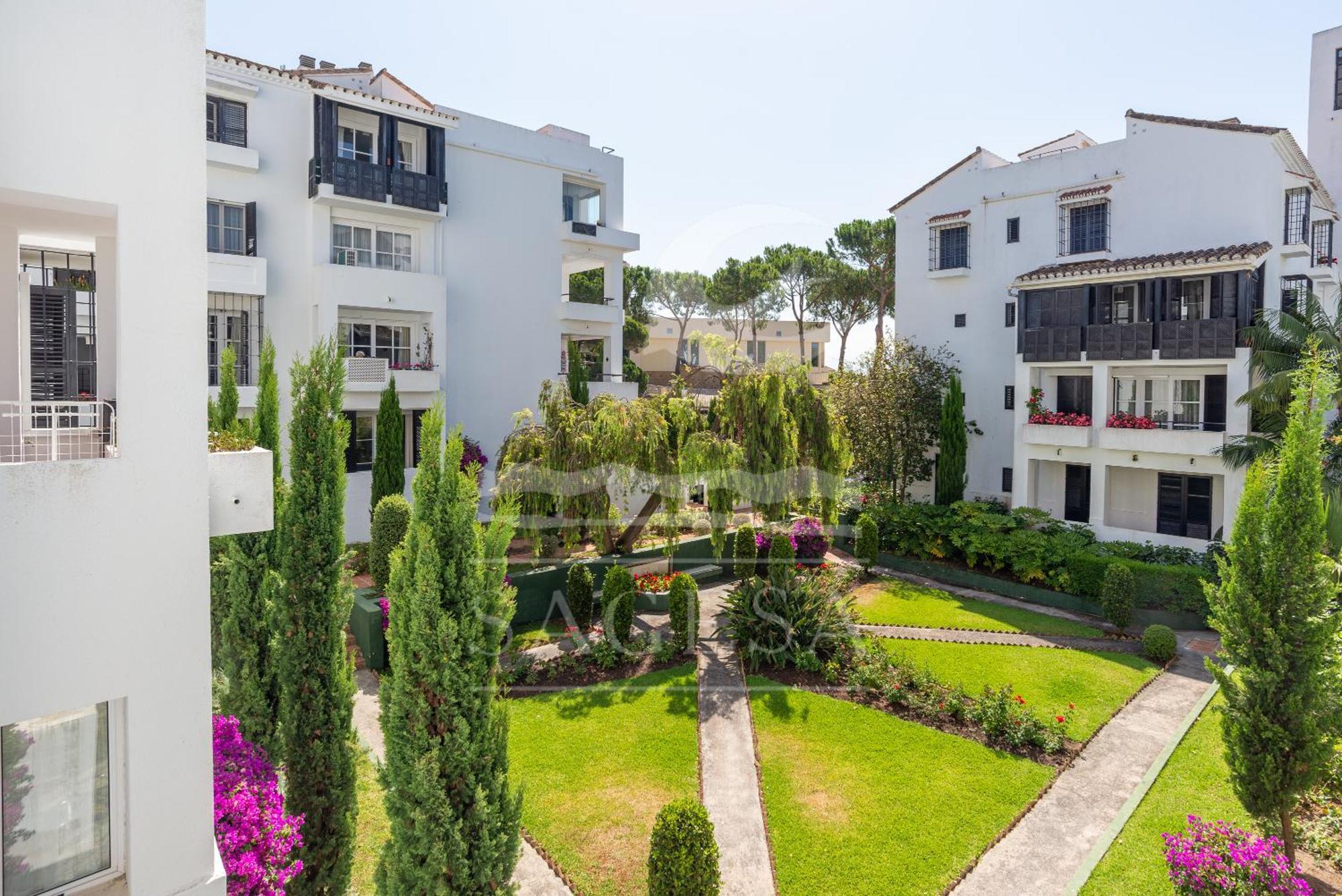 1015 - Jardines Golondrinas - Three Bedrooms Apartment Lake View Marbella Exterior photo